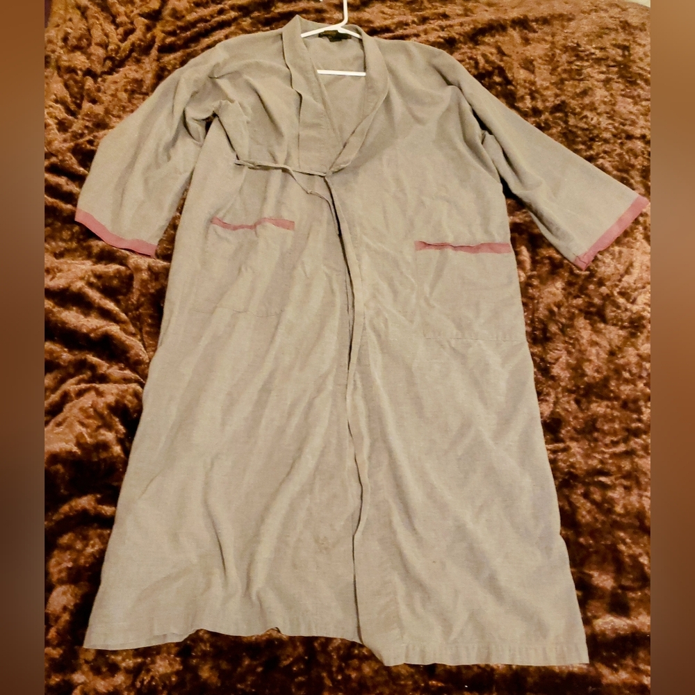 Donna Karan Gray and Pink Robe with Three-Quarter Sleeves